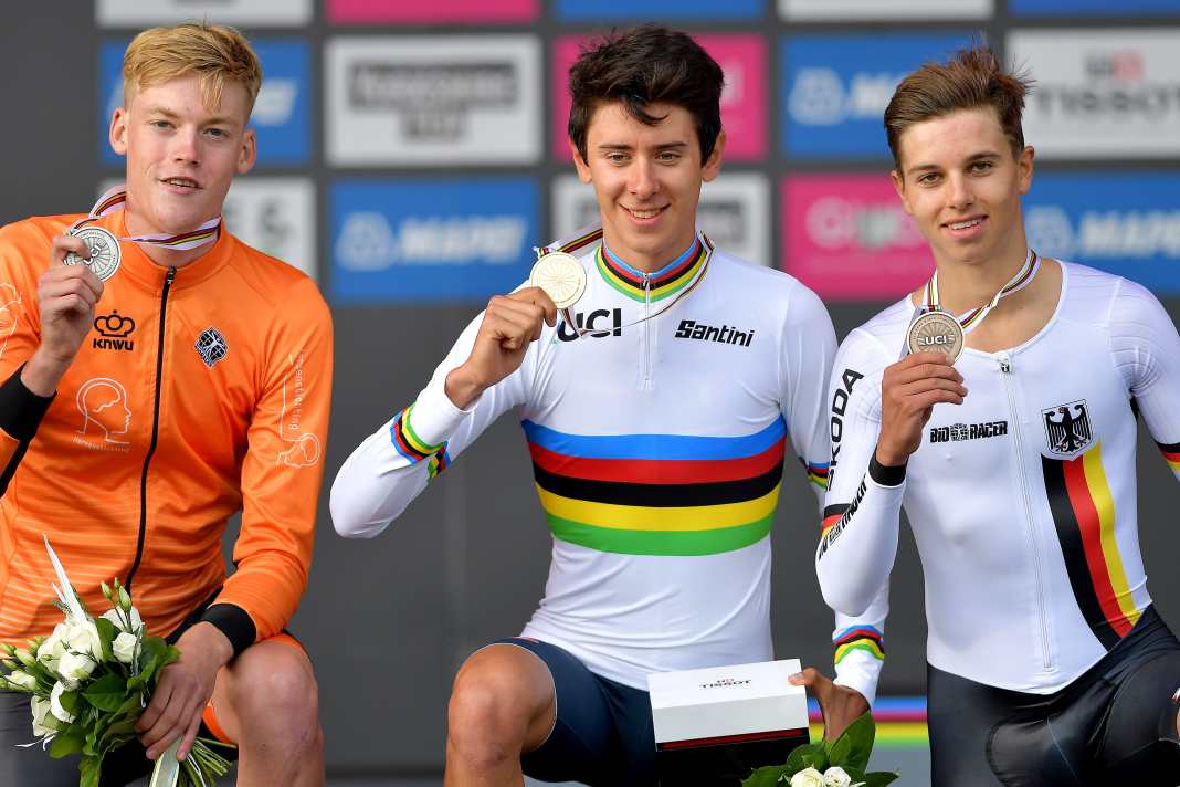 Stationen von Marco Brenner: 2019 bei der Rad-WM in Harrogate (Großbritannien) holt Brenner (rechts im Bild) Bronze im Einzelzeitfahren der Junioren hinter Antonio Tiberi (Italien/Mitte) und Enzo Leijnse (Niederlande/links)