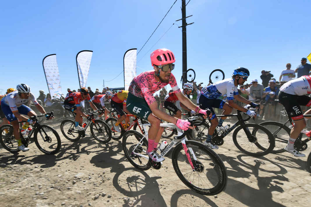 Die Klassikersaison steht vor der Tür und Jonas Rutsch will nach einer Seuchensaison 2022 endlich wieder sportliche Schlagzeilen liefern. Mit dem Omloop Het Nieuwsblad am 25. Februar in Belgien steigt der 25-Jährige in die Frühjahrsrennen ein