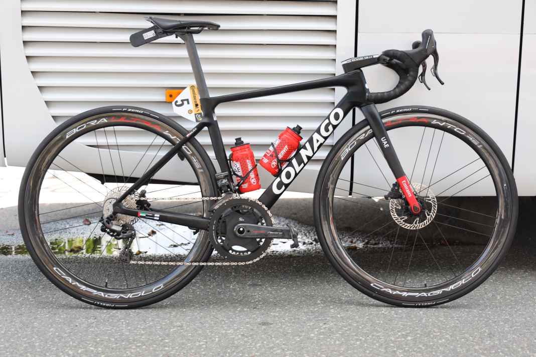 Das Colnago Prototipo wurde beim Tour-Start in Kopenhagen von den meisten Fahrern des Teams UAE gefahren, so auch vom Polen Rafal Majka. Nur zwei Fahrer gingen mit dem Vorgänger V3Rs an den Start
