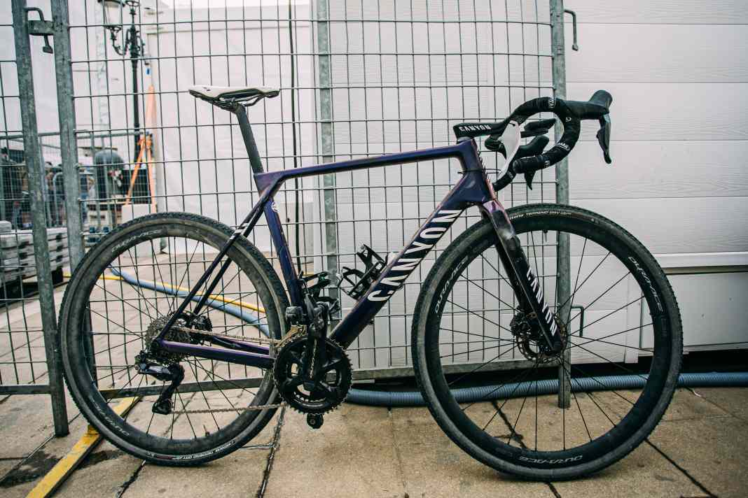 Das Canyon Ultimate CFR, das Gianni Vermeersch bei der Gravel-WM fuhr, ist ein Straßenrad, das fürs Gelände angepasst wurde