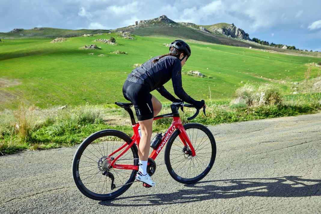 Neues Marathon-Rennrad aus Italien: Das Pinarello X ersetzt das Paris als langstreckentaugliches Modell.