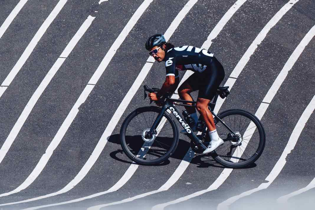 Das Soloist reiht sich in Cervélos Portfolio zwischen dem Leichtbau-Modell R5 und dem Aero-Boliden S5 ein.