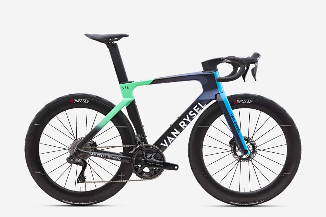 Bei der Teamvorstellung von Decathlon AG2R La Mondiale wurde ein neues Aero-Rennrad präsentiert: das Van Rysel RCR-F