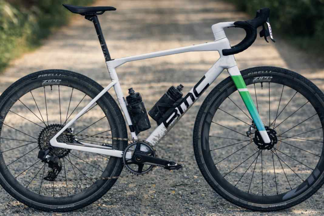 Drei Stellverteter für die Spezialisten unter den Gravelbikes: Das rennmäßige BMC Kaius...