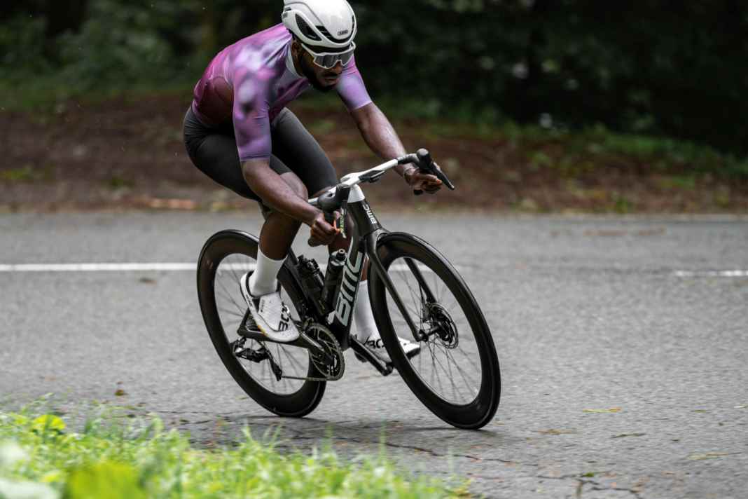 Neuer Race-Allrounder: Die BMC Teammachine R basiert auf dem namensgebenden SLR, soll im Vergleich dazu aber deutlich schneller sein.