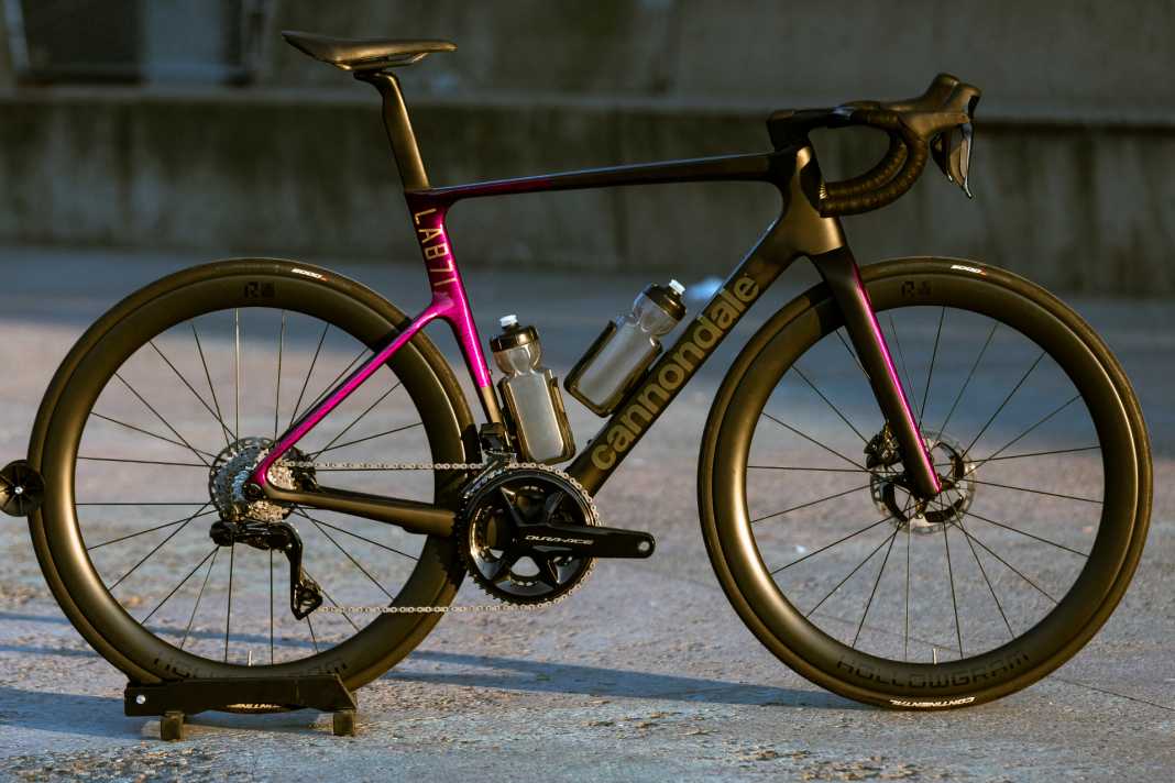 Das Lab71 SuperSix Evo ist das erste Cannondale, das unter der neuen Premiummarke Lab71 läuft. Die Luxusausstattung hat ihren Preis, 14999 Euro kostet die Rennmaschine.