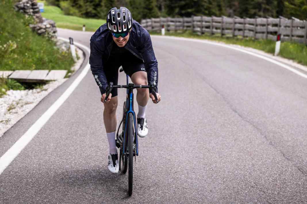 Seine Rennpremiere feierte das neue Dogma F bei der Dauphine. Neun Tage vor der Tour de France stellt Pinarello den überarbeiteten Race-Allrounder auch offiziell vor.