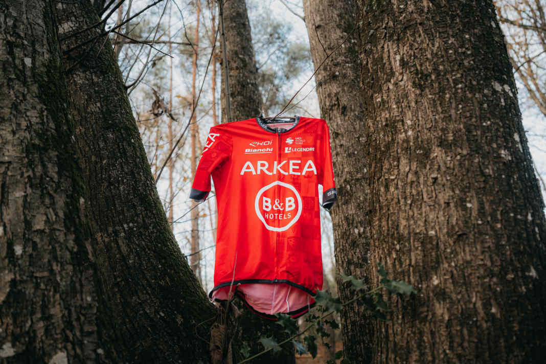 Das Trikot von Arkea-B&B Hotels für 2024