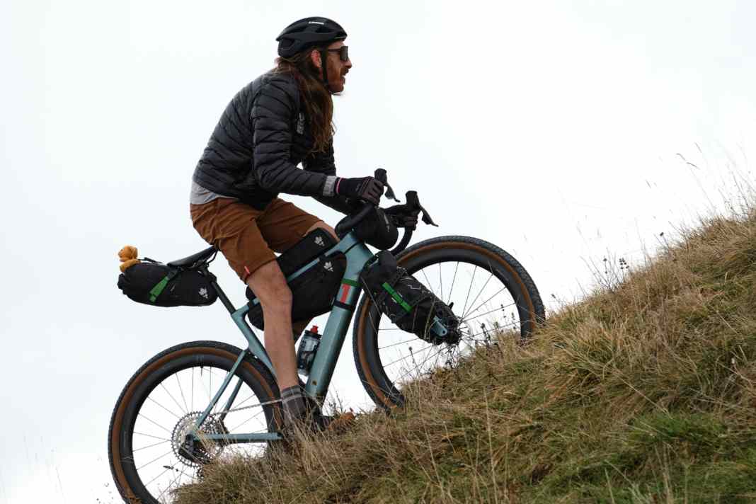 Nach dem Racemax präsentiert der italienische Fahrradbauer 3T mit dem Extrema ein zweites Gravelbike, dessen Rahmen-Set in der hauseigenen Carbonmanufaktur produziert wird.