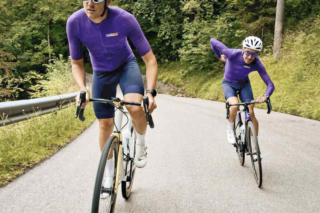 Im TOUR-Testcenter: Trikot und Hose von Vandeyk