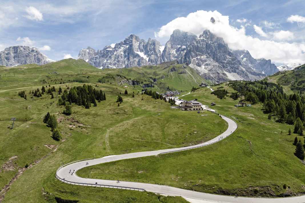 Großes Radsport-Kino: Die Dolomiten bilden auf der 3. Etappe die spektakuläre Kulisse für die Transalp
