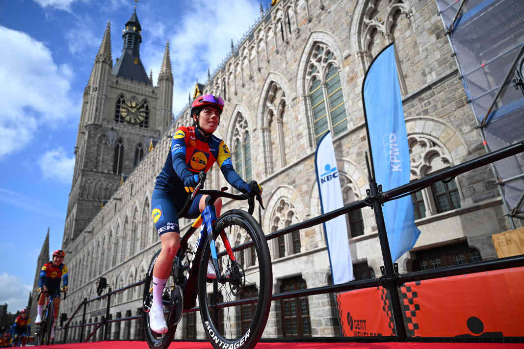 Startpunkt von Gent-Wevelgem 2025 war Ypern. Von dort aus sollte es für die Fahrerinnen über fast 170 Kilometer nach Wevelgem gehen