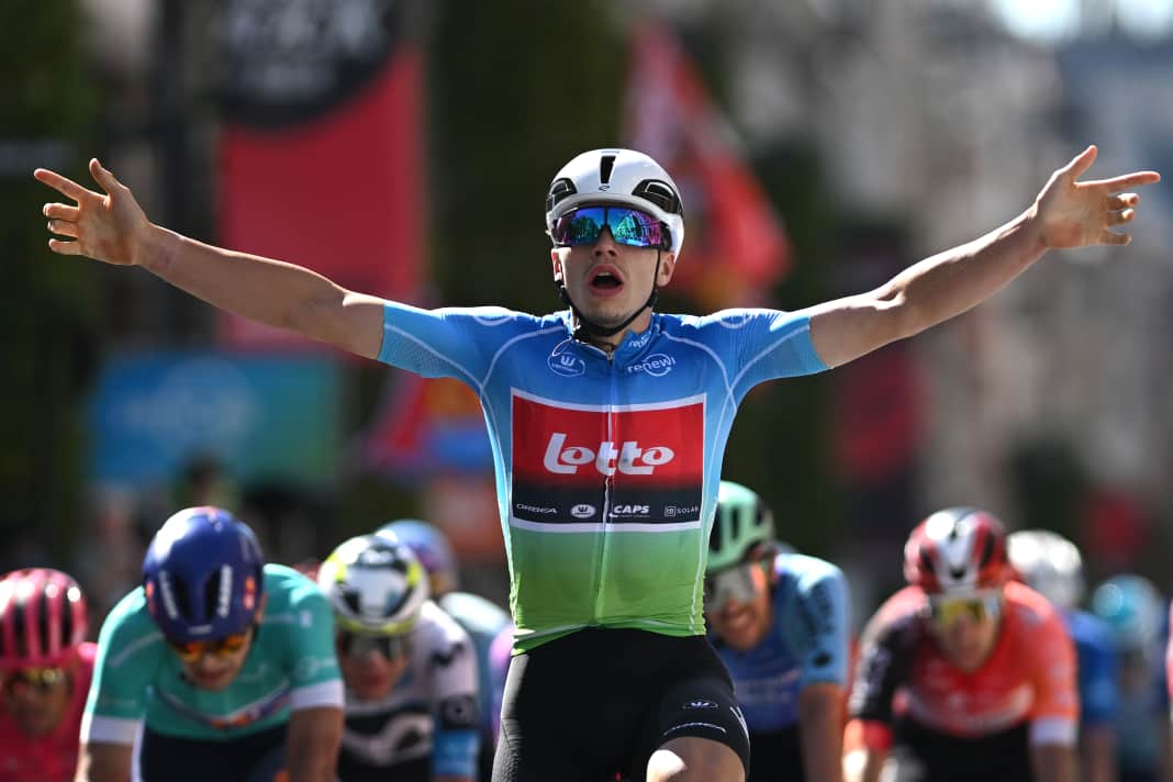 Arnaud De Lie (Lotto) gewinnt die 5. Etappe und die Gesamtwertung der Renewi Tour.