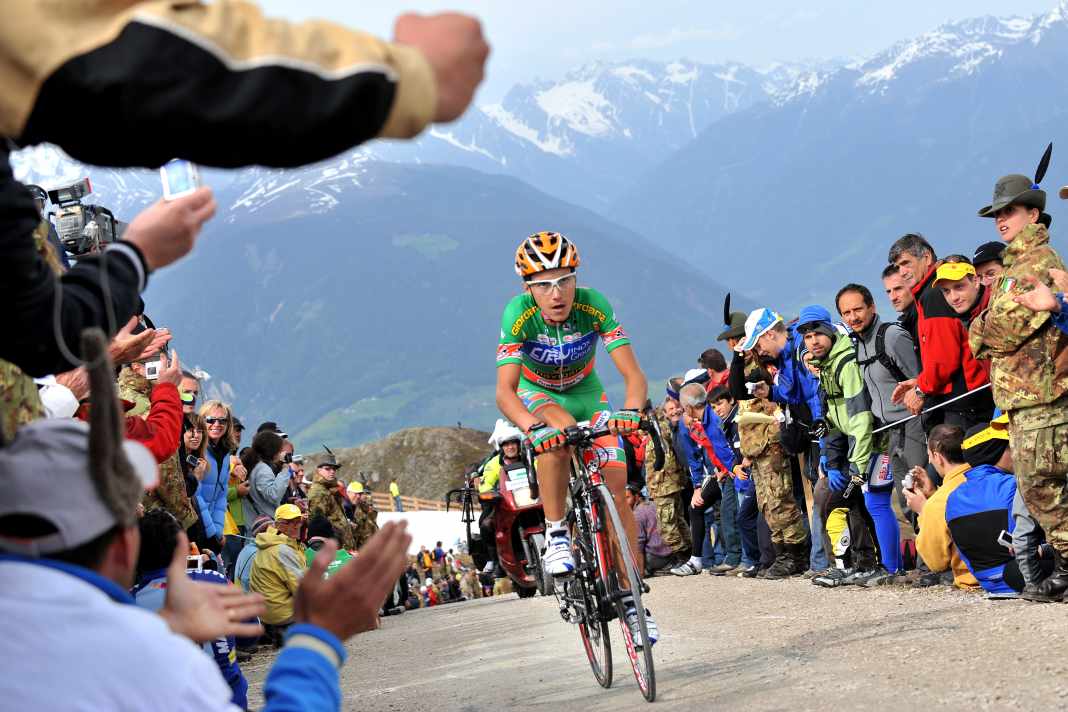2005 betritt Domenico Pozzovivo die große Bühne des Radsports. Er wird Profi beim Team Ceramica Panaria - Navigare. Schnell zeigt sich, dass der Italiener aus dem Süden seines Landes vor allem am Berg stark ist.