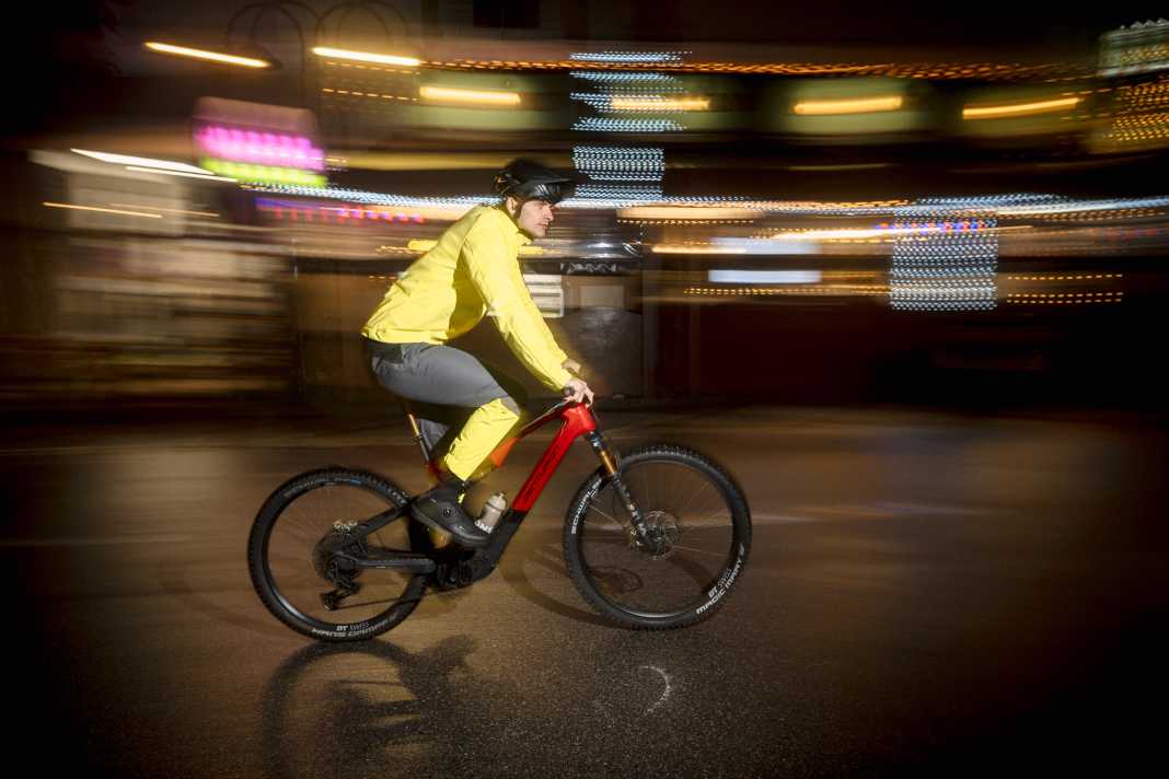 Gonso präsentiert für den Herbst/Winter 2025/26 eine Kollektion in knalligen Neon-Farben. Für Männer ...
