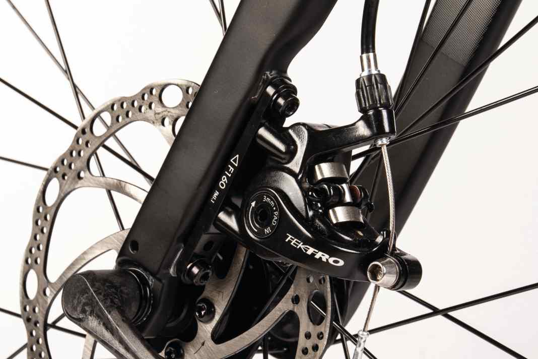 Überraschend gut: Per Bowdenzug angesteuerte  Scheibenbremsen können eine günstige Alternative sein –  wenn sie gut gemacht sind wie am Giant-Gravelbike.