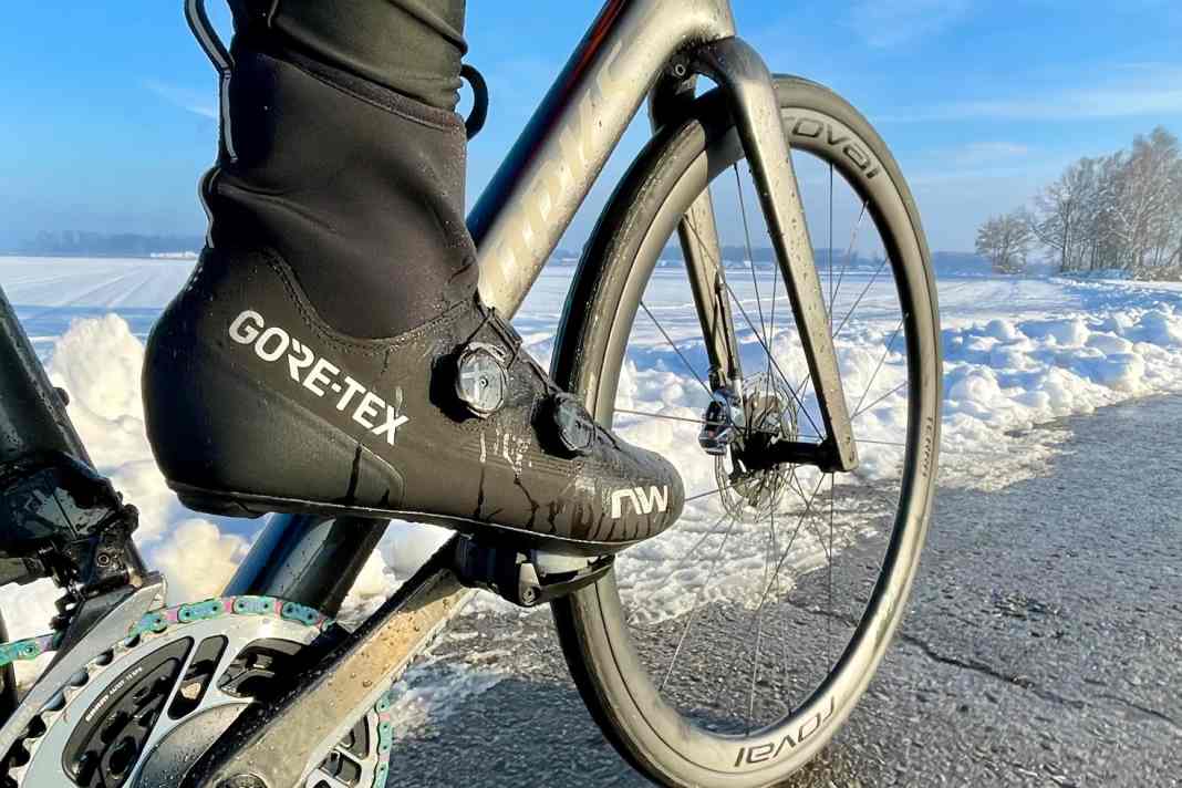 Kalte Füßen sollen mit dem Northwave Flagship R GTX der Vergangenheit angehören. Wir haben den Rennrad-Winterschuh getestet.