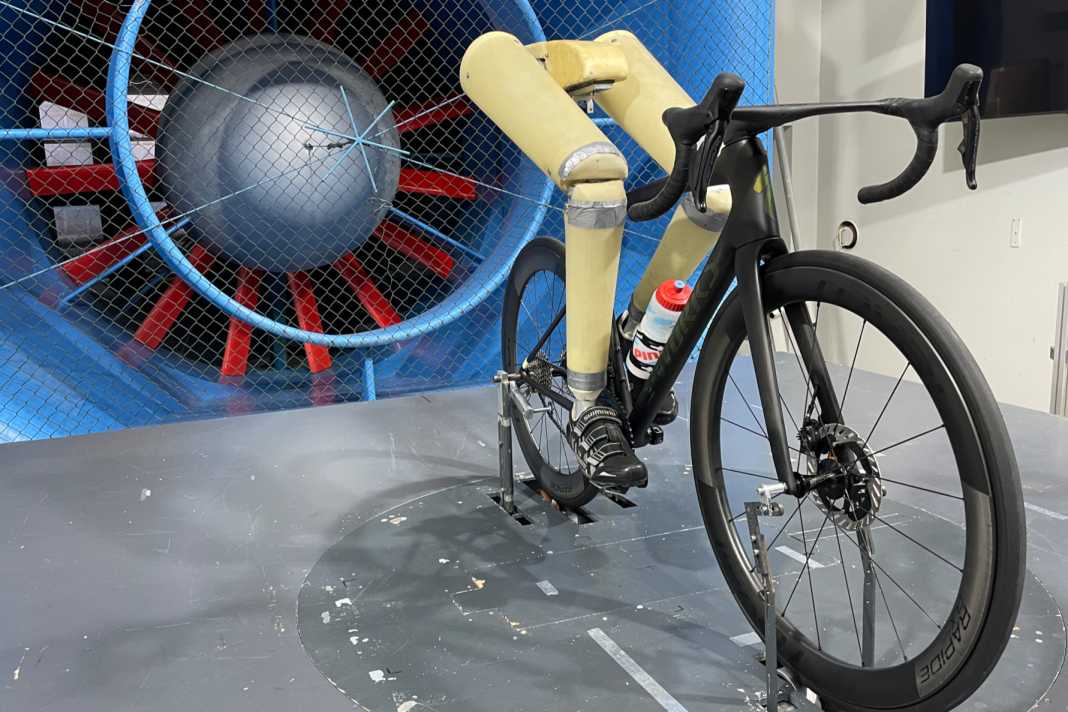 The new Specialized Tarmac already showed its potential on the first test ride. The measurements from the TOUR lab and GST wind tunnel confirm the positive riding impression.