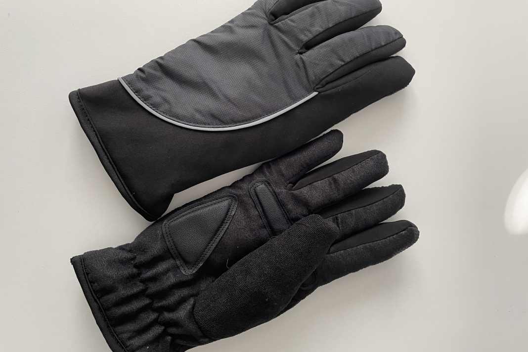 Die Handschuhe von Aldi fürs Fahrrad sind günstig: 3,99 Euro.