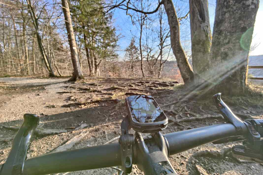 Erster Test des Garmin Edge 840 - wir hatten zwar die Variante ohne Solar, aber die Sonnenstrahlen fielen perfekt für dieses Bild.