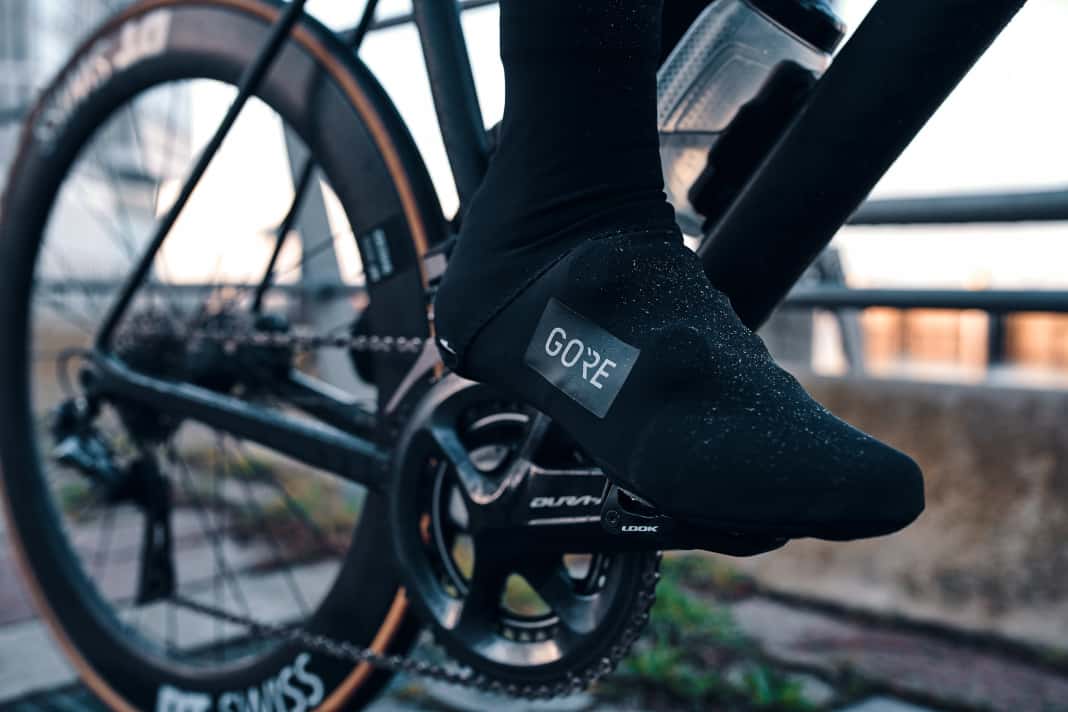 Mit 126 Gramm pro Paar sind sie relativ leicht für Winter-Überschuhe.