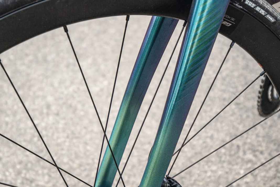 Die neue, leichte Gabel lässt genug Raum für 32 Millimeter breite (Tubeless-)Reifen