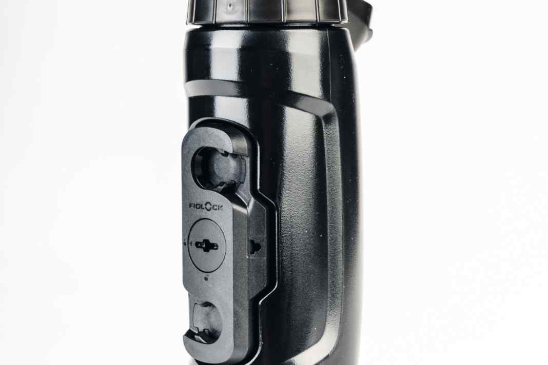 Das magnetische Fidlock-System funktioniert nur mit speziellen Flaschen oder einem Adapter.
