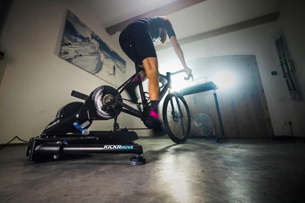 Keine Zeit fürs Training, zu kalt, zu dunkel draußen? Alles Ausreden. Wer will, kann jeden Tag trainieren, ohne einen Fuß vor die Tür zu setzen – Smarttrainer machen’s möglich.