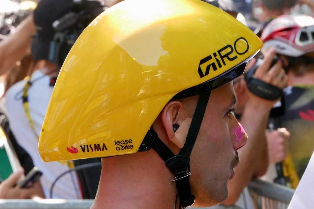 Mit Helm, ...