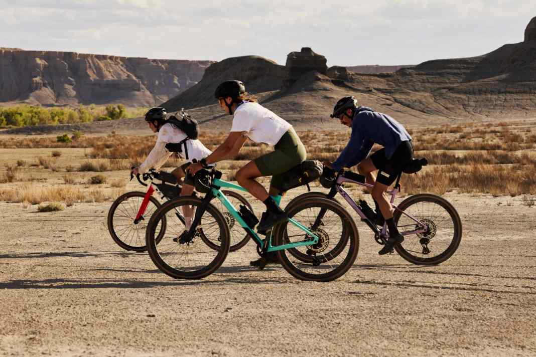 Das neue BMC URS ist an Bikepacker und Reiselustige adressiert. Die Schweizer präsentieren insgesamt vier Ausstattungslinien.