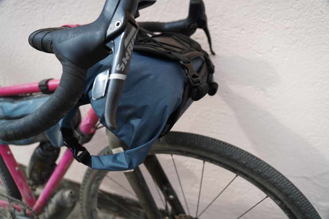 Die Lenkertasche von deuter ist ebenfalls zweiteilig aufgebaut