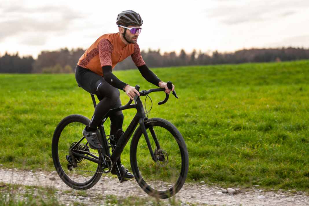 Mehr Federkomfort als das Specialized Diverge STR Expert bot im Testjahr 2023 kein anderes Gravelbike.