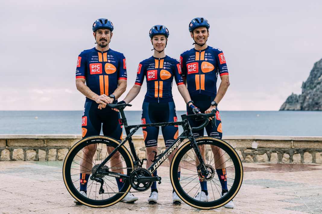 Neues Outfit und neue Räder für die Profis von Team Picnic PostNL.