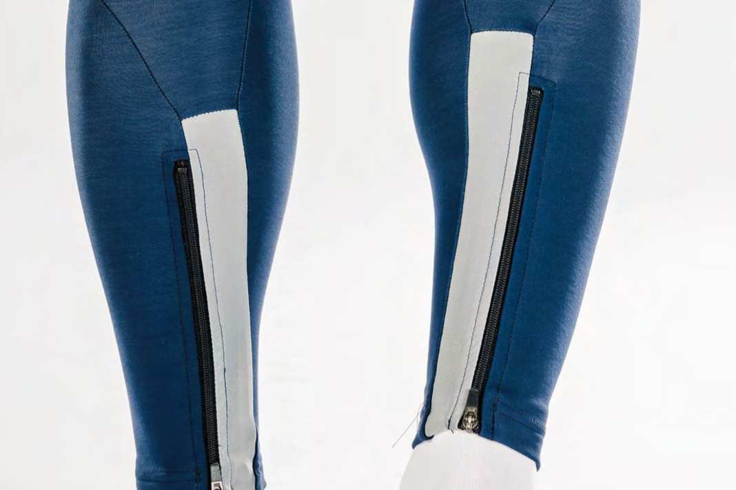 Castelli: Hosenbeine mit viel Reflexmaterial; Reißverschlüsse erleichtern das An- und Ausziehen