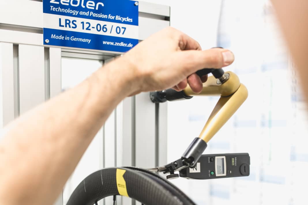 Prüfstand für die Seitensteifigkeit der Laufräder