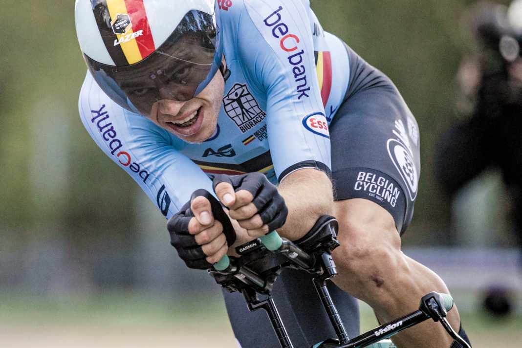 Windschnittig: Wout van Aert ist auch auf der Straße ein Alleskönner – hier 2020 auf dem Weg zu WM-Silber im Einzelzeitfahren.