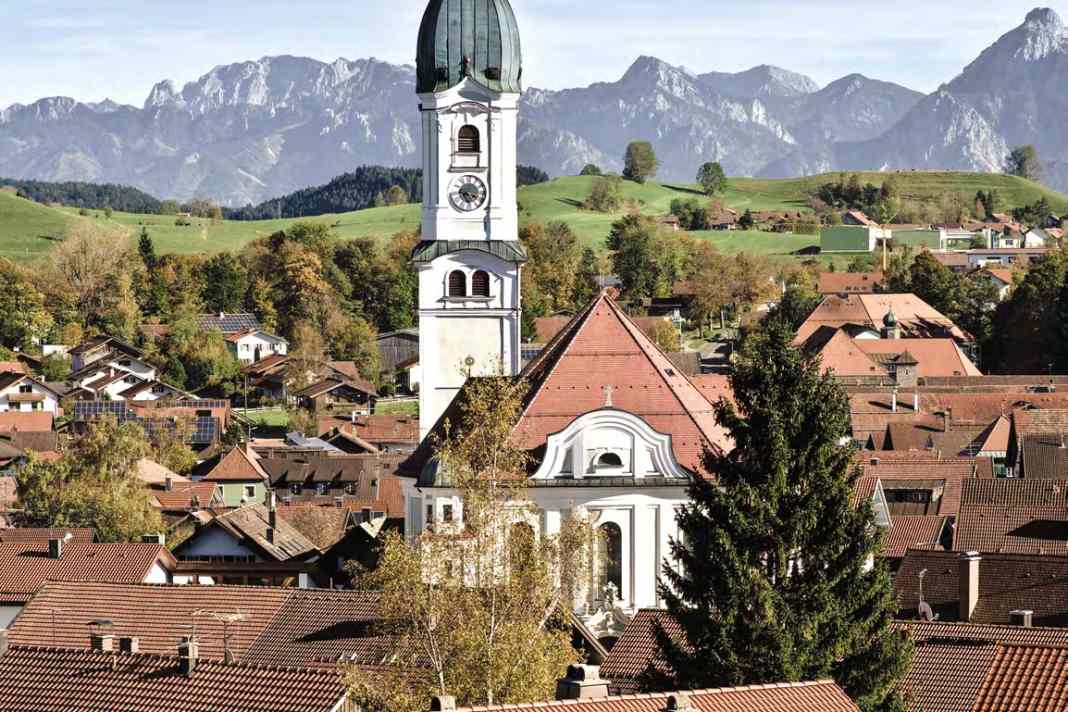 Hittisau (Km 46,8) fündig. Hinter Nesselwang (Tour 2) thronen die Ammergauer Alpen