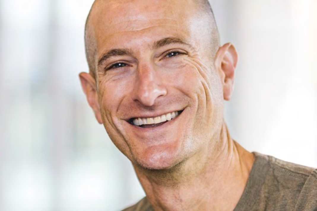 Brad Menna, Product Manager Road beim Komponentenhersteller SRAM, ist ein Freund elektronischer Schaltungen am Rennrad und am Gravelbike. Im TOUR-Interview erklärt er, warum sie für ihn besser funktionieren als jede mechanische Schaltgruppe
