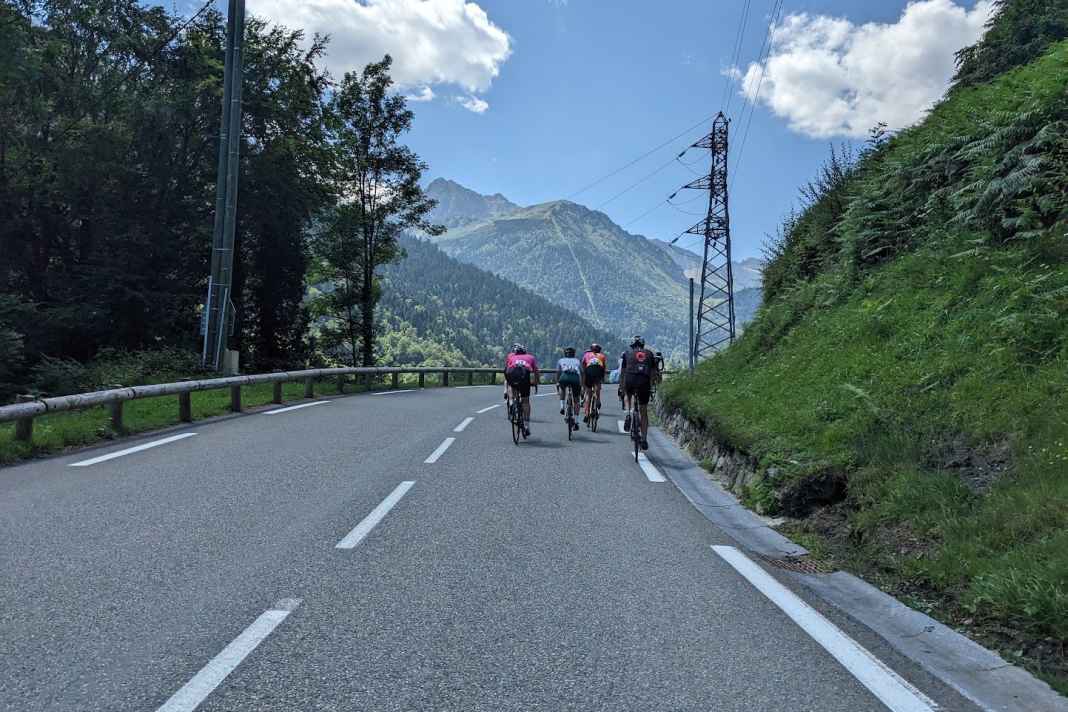 Nach Sainte-Marie de Campan geht es direkt wieder aufwärts