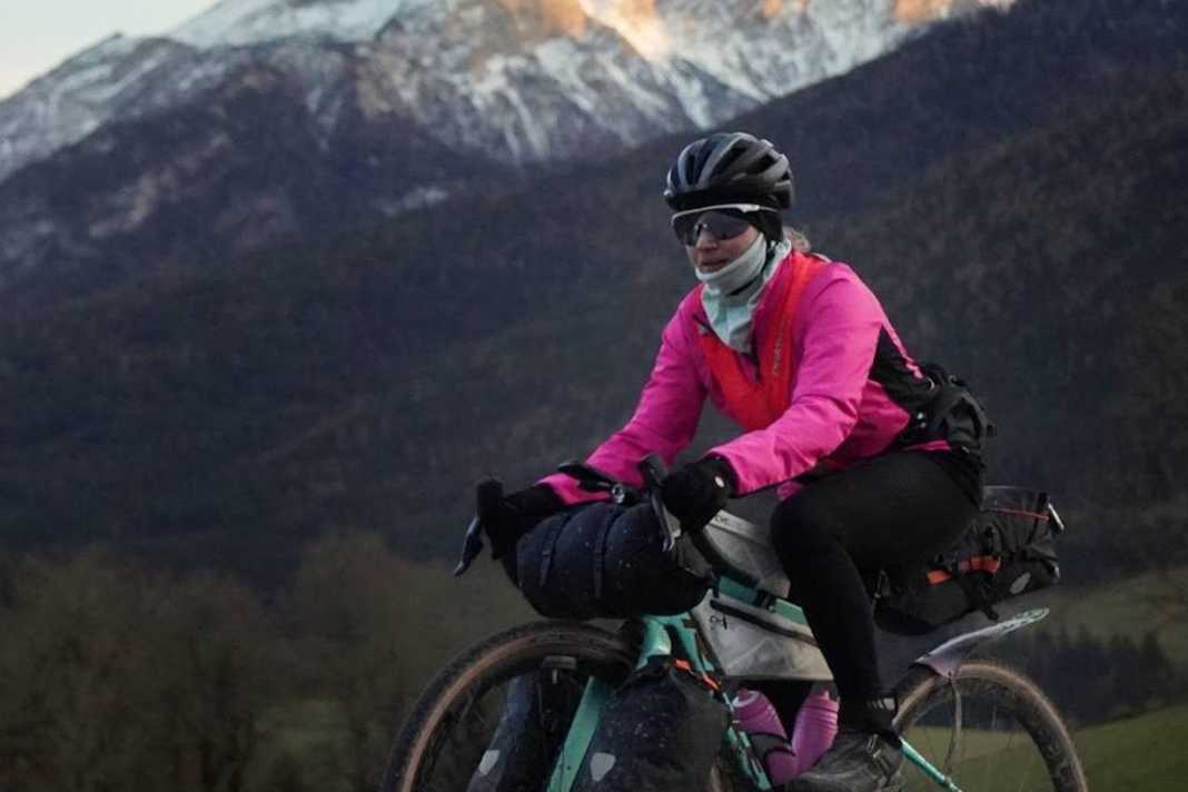 Bikepacking-Tour im Winter. Mit dabei: Zelt und Winter-Schlafequipment, Koch-Set, Essen, Erste Hilfe, Hygiene, Werkzeug, ...