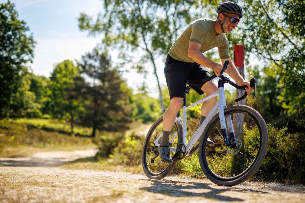 Bulls neues Gravelbike Grinder 3 versteht sich als Allrounder für Sport, Alltag und Reisen