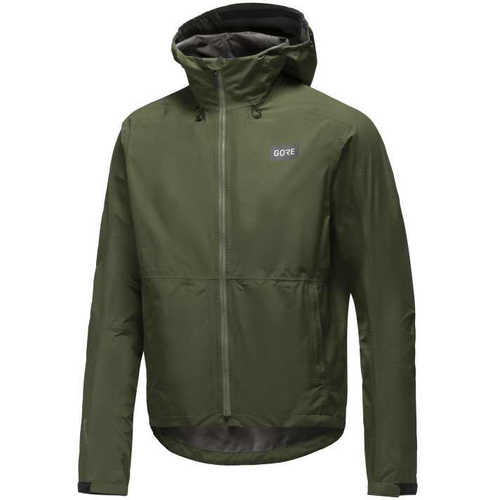Die Endure-Regenjacke soll in jeden Rucksack passen und bei überraschenden Regenschauern schnell übergestreift werden können. Erhältlich in drei Farben.