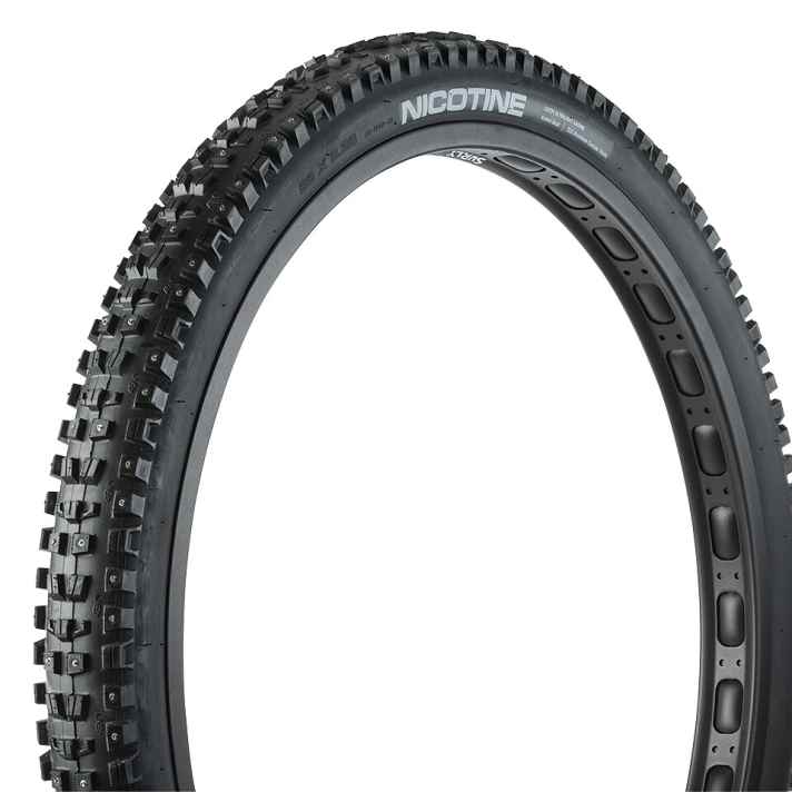   222 Spikes besitzt der Nicotine von 45Nrth. Den Winter-Reifen gibt es in der Größe 29x2,35'' und mit 120-TPI-Karkasse.