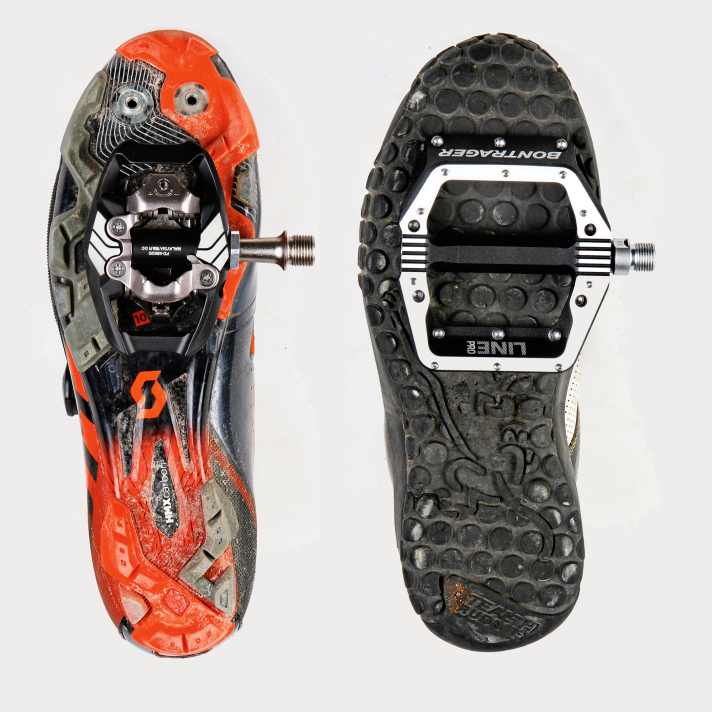   Es muss nicht immer silbergrau sein, wie in unserem Beispiel. Egal, ob Flatpedal (rechts das Bontrager Line Pro) oder Klickpedal (Shimano XT Trail, links), mittlerweile gibt es für jeden Fahrertyp, Geldbeutel und Farbwunsch passende Optionen.