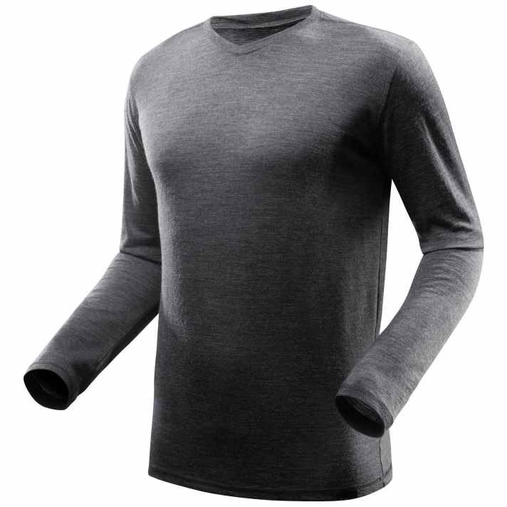 Das preiswerte Langarm-Unterhemd von <a href="http://quechua.de/" target="_blank" rel="noopener noreferrer nofollow">Quechua</a> .