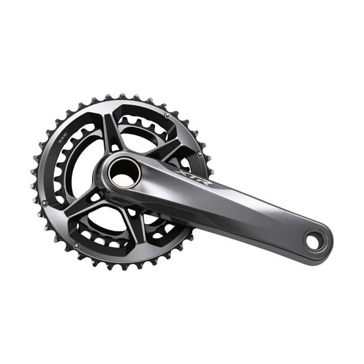   Die Kurbel bleibt Shimano-typisch aus Aluminium und wird auch weiterhin nach patentiertem Verfahren hohl geschmiedet. Jede Kurbel kann entweder mit einem Einfach-Direct-Mount-Kettenblatt oder mit einem Zweifach-Spider bestückt werden.
