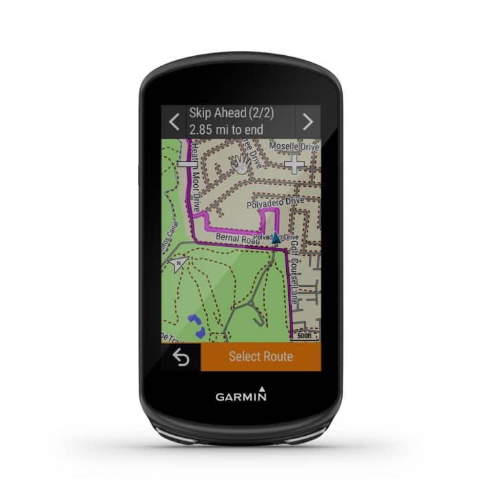 Garmin verspricht mit dem kontrastreichen Touchscreen-Farbdisplay einen guten Überblick bei jeder Witterung. Durch eine Leuchtfunktion kann auch im Dunkeln die Routenoption verwendet werden. Durch einen neuen Prozessor im Inneren soll die Routenberechnung schneller gehen.