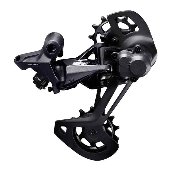 Bei der Shimano XT wissen sportliche Biker, dass sie damit nichts falsch machen. Nicht umsonst zählt die mechanische XT-Schaltung der Japaner zum beliebtesten Antrieb bei sportlichen Mountainbikes. Das 12fach-Schaltwerk der Shimano XT-Gruppe (2x12 Gänge) kostet bei <a href="https://www.awin1.com/cread.php?awinmid=11768&awinaffid=471469&clickref=B+Shimano+Deore+XT+Schaltwerk+BF&ued=https%3A%2F%2Fwww.rosebikes.de%2Fshimano-deore-xt-rd-m8120-schaltwerk-shadow-rd-2-x-12-fach-2678967" target="_blank" rel="noopener noreferrer nofollow">Rose im Rahmen der Black Deals gerade nur 86,85 Euro</a> *.