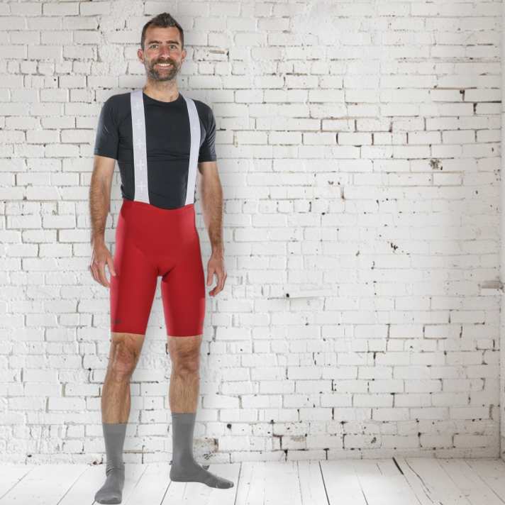 Die Gorewear Distance Bib Shorts+ 2.0 ist ein Hautschmeichler und eine unserer Favoriten-Hosen für lange Touren