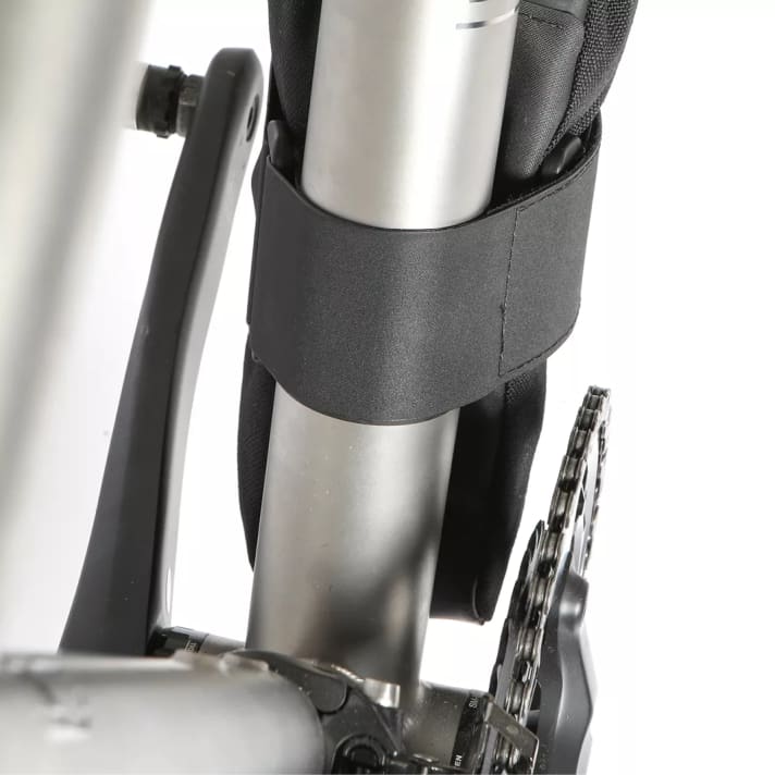 Die schraubenlose Befestigung ermöglicht es, die Tasche schnell von einem Fahrrad auf ein anderes zu wechseln.